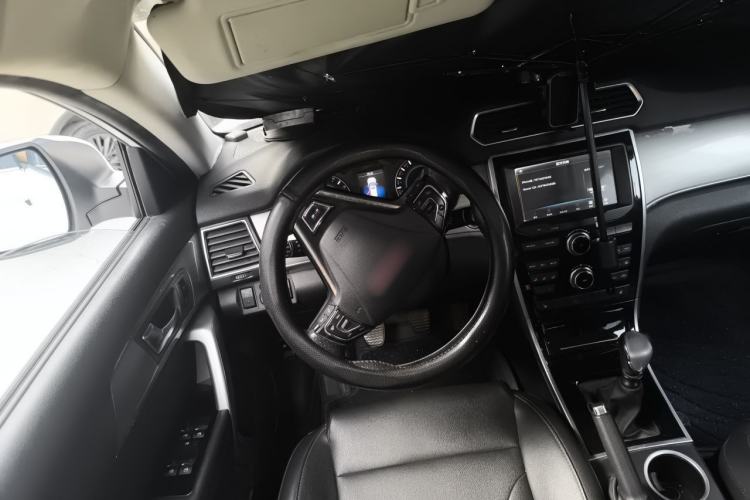 Used Haval H2 2014 1.5T Manual Two-Wheel Drive Elite Edition Steering Wheel