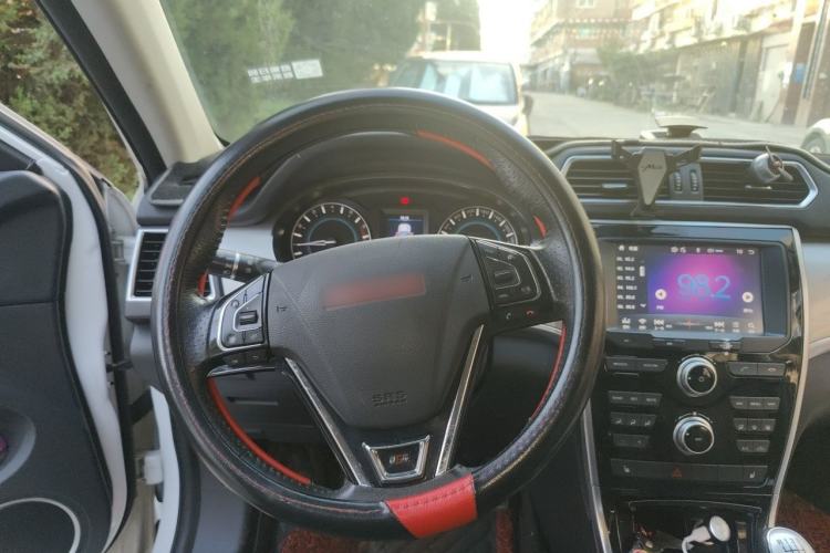 Used Haval H2 2014 1.5T Manual Two-Wheel Drive Elite Edition Steering Wheel