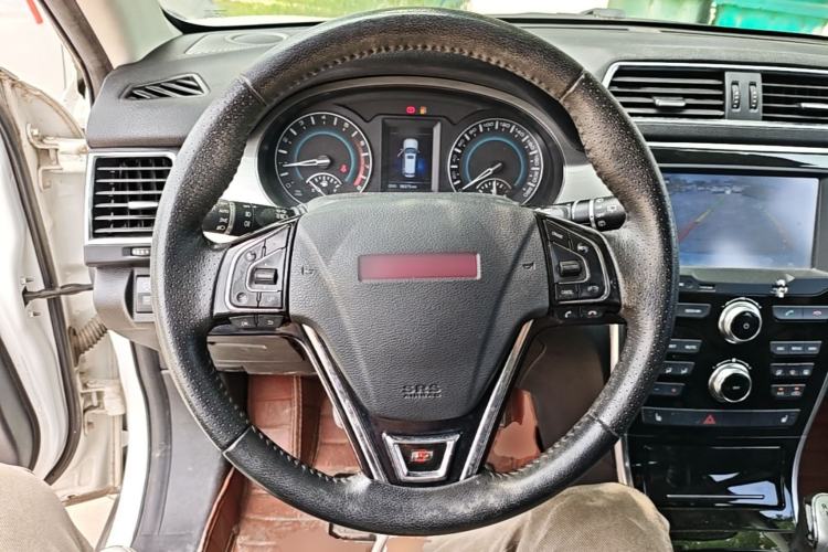 Used Haval H2 2014 1.5T Manual Two-Wheel Drive Elite Edition Steering Wheel