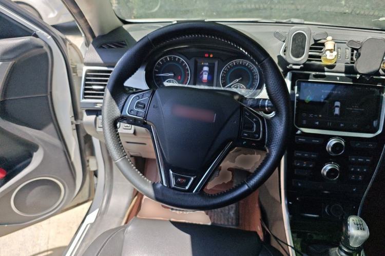 Used Haval H2 2014 1.5T Manual Two-Wheel Drive Elite Edition Steering Wheel