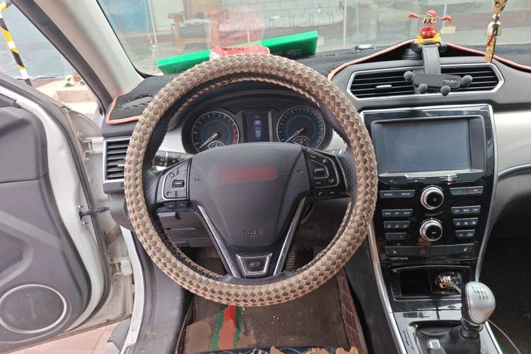 Used Haval H2 2014 1.5T Manual Two-Wheel Drive Elite Edition Steering Wheel