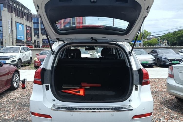 Used Haval H2 2014 1.5T Manual Two-Wheel Drive Elite Edition Trunk