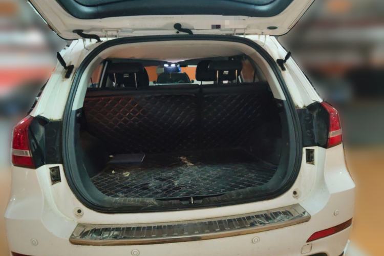 Used Haval H2 2014 1.5T Manual Two-Wheel Drive Elite Edition Trunk