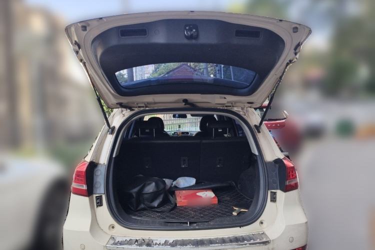 Used Haval H2 2014 1.5T Manual Two-Wheel Drive Elite Edition Trunk