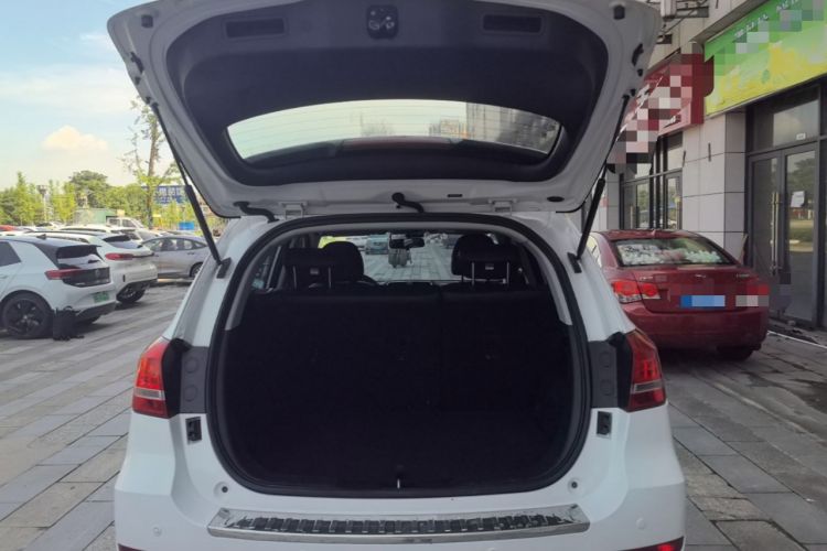 Used Haval H2 2014 1.5T Manual Two-Wheel Drive Elite Edition Trunk