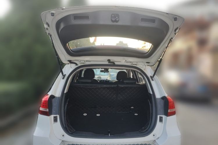 Used Haval H2 2014 1.5T Manual Two-Wheel Drive Elite Edition Trunk