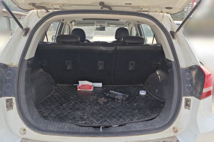 Used Haval H2 2014 1.5T Manual Two-Wheel Drive Elite Edition Trunk