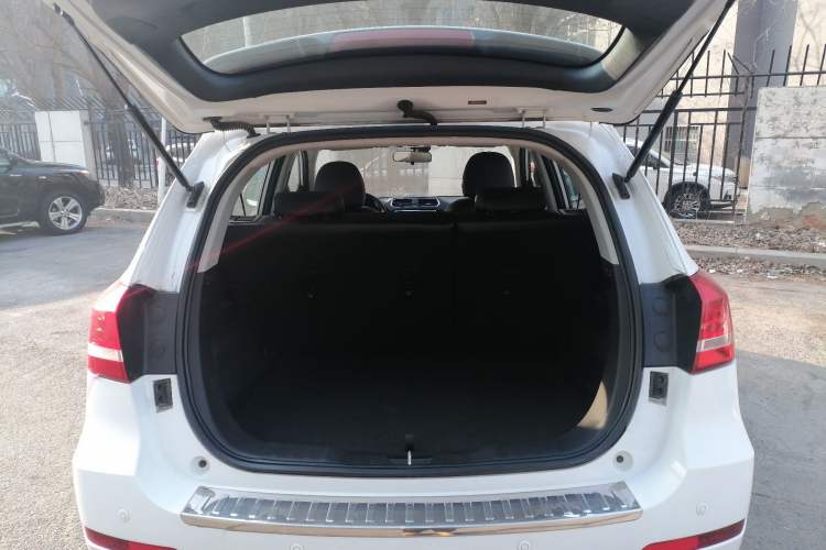 Used Haval H2 2014 1.5T Manual Two-Wheel Drive Elite Edition Trunk