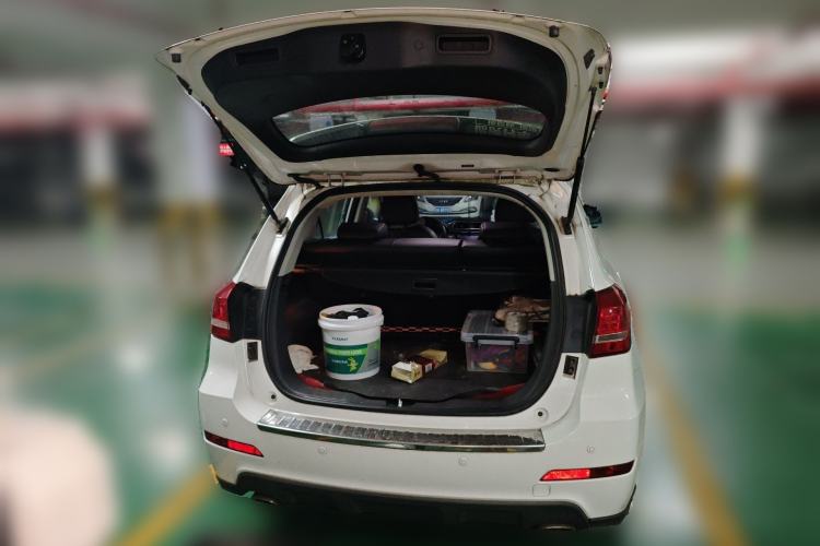 Used Haval H2 2014 1.5T Manual Two-Wheel Drive Elite Edition Trunk