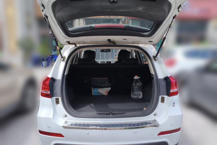 Used Haval H2 2014 1.5T Manual Two-Wheel Drive Prestige Edition Trunk