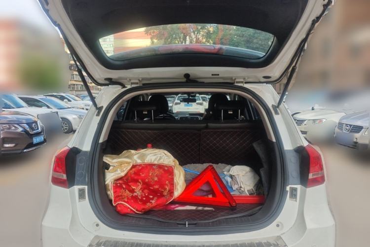 Used Haval H2 2014 1.5T Manual Two-Wheel Drive Elite Edition Trunk