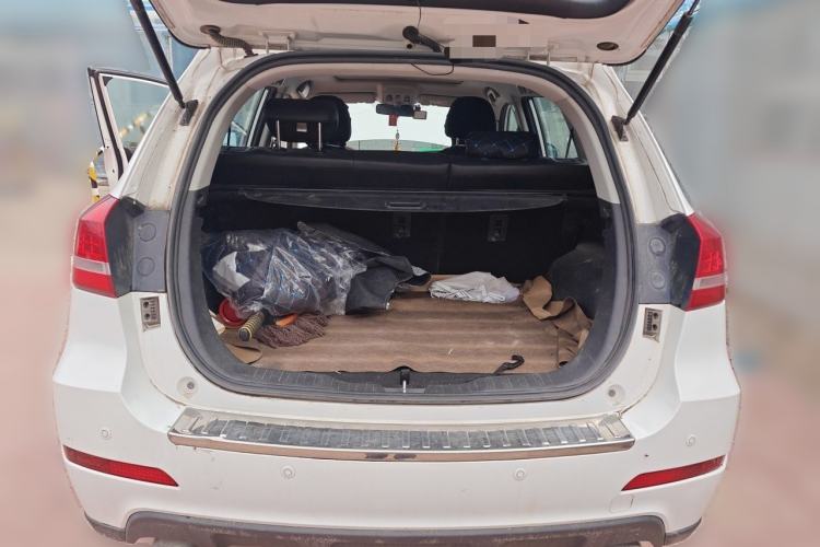 Used Haval H2 2014 1.5T Manual Two-Wheel Drive Elite Edition Trunk