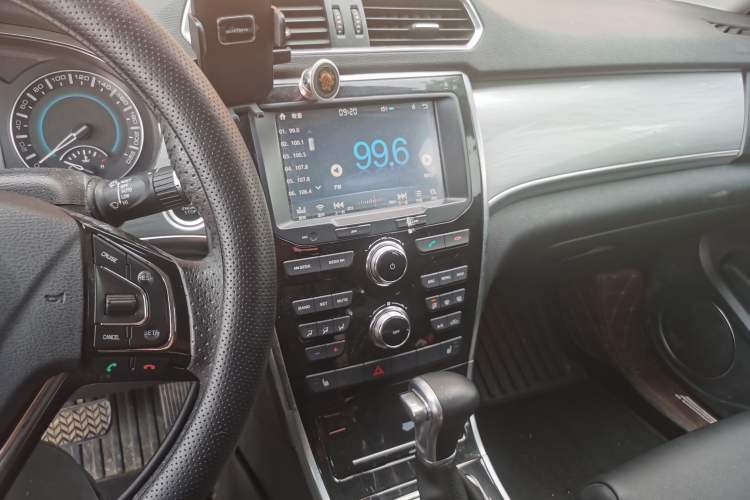 Used Haval H2 2015 1.5T Automatic Two-Wheel Drive Elite Edition Audio And AC Panel