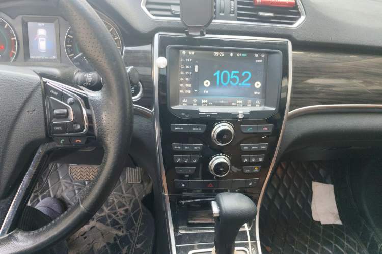 Used Haval H2 2015 1.5T Automatic Two-Wheel Drive Elite Edition Audio And AC Panel