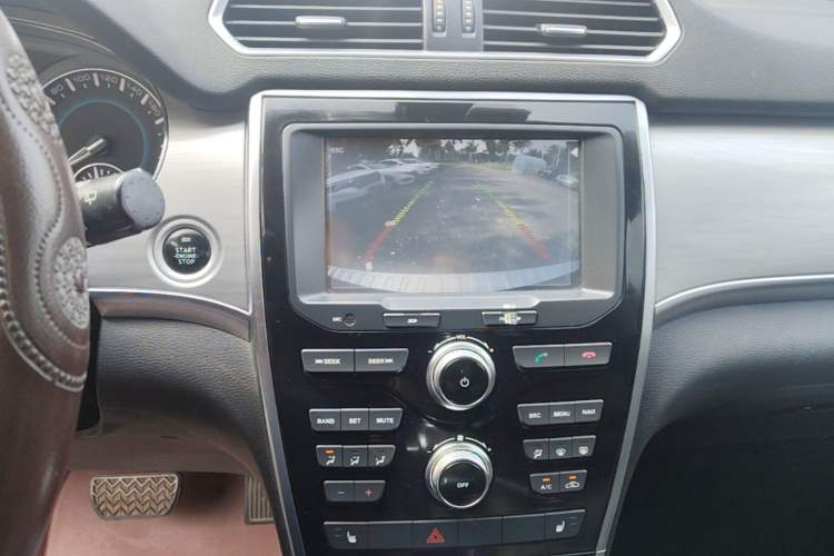 Used Haval H2 2015 1.5T Automatic Two-Wheel Drive Elite Edition Audio And AC Panel