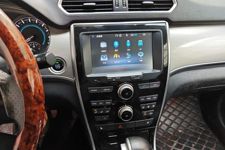 Used Haval H2 2015 1.5T Automatic Two-Wheel Drive Elite Edition Audio And AC Panel