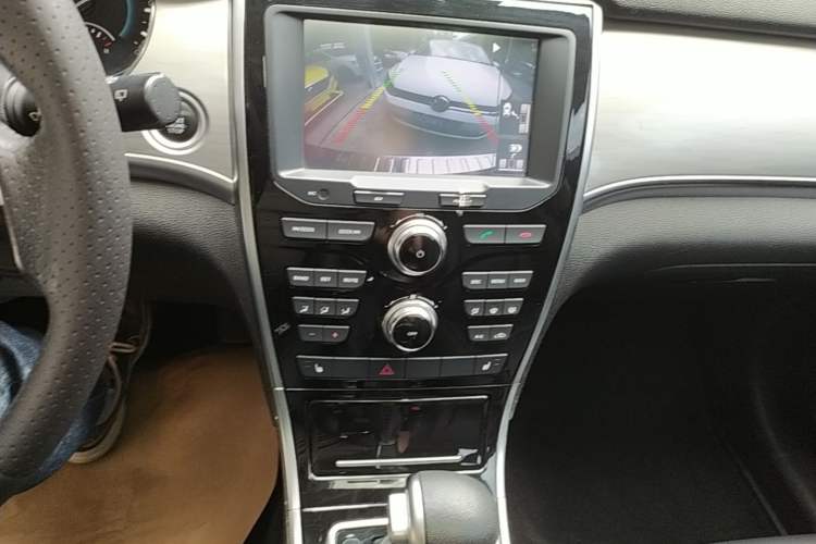 Used Haval H2 2015 1.5T Automatic Two-Wheel Drive Elite Edition Audio And AC Panel