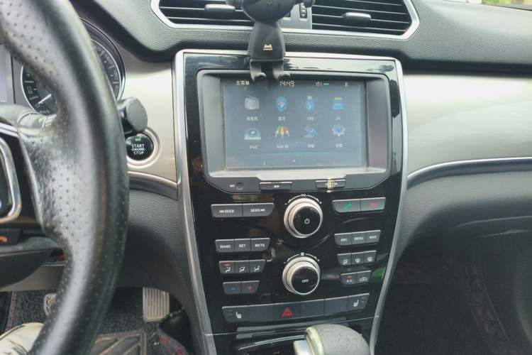 Used Haval H2 2015 1.5T Automatic Two-Wheel Drive Elite Edition Audio And AC Panel
