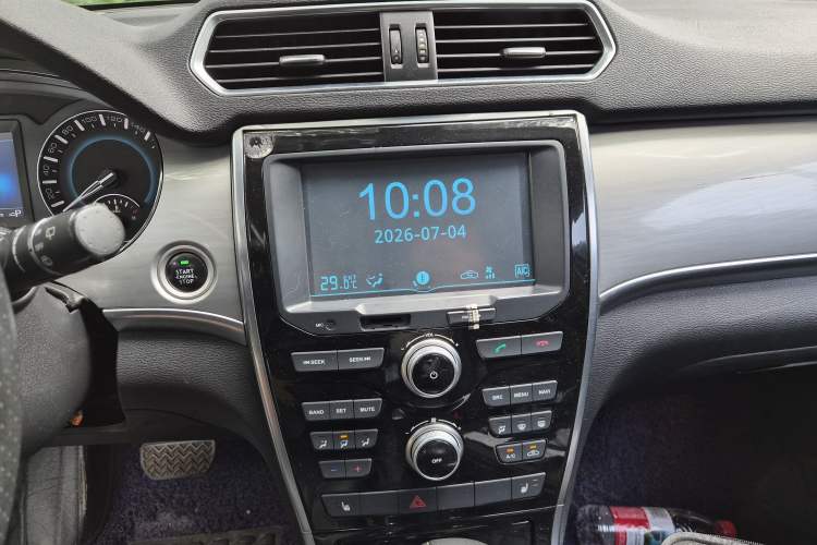 Used Haval H2 2015 1.5T Automatic Two-Wheel Drive Prestige Edition Audio And AC Panel