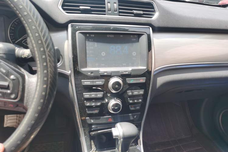 Used Haval H2 2015 1.5T Automatic Two-Wheel Drive Elite Edition Audio And AC Panel