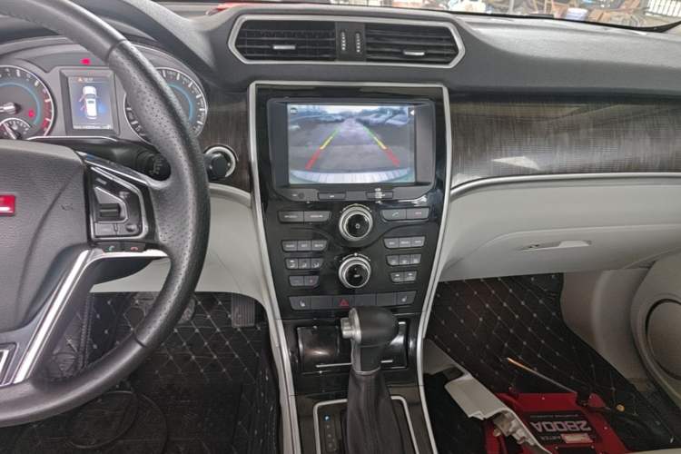 Used Haval H2 2015 1.5T Automatic Two-Wheel Drive Elite Edition Audio And AC Panel