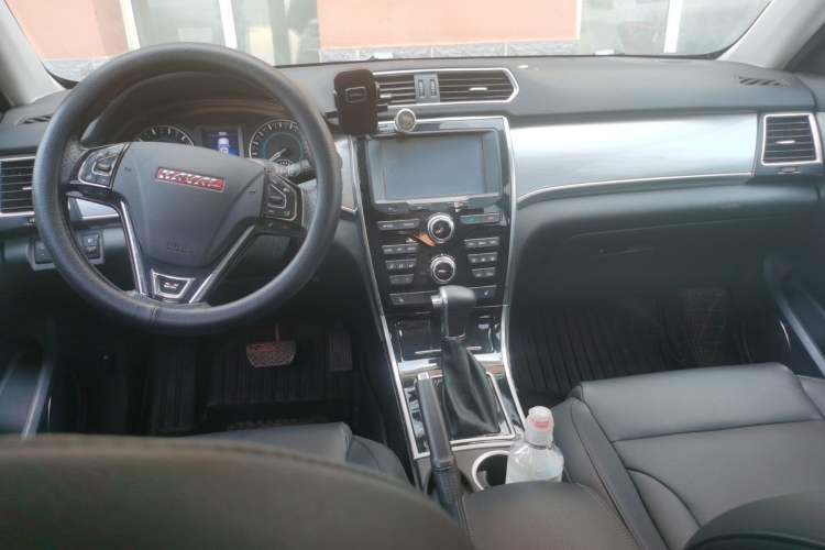 Used Haval H2 2015 1.5T Automatic Two-Wheel Drive Elite Edition Center Console