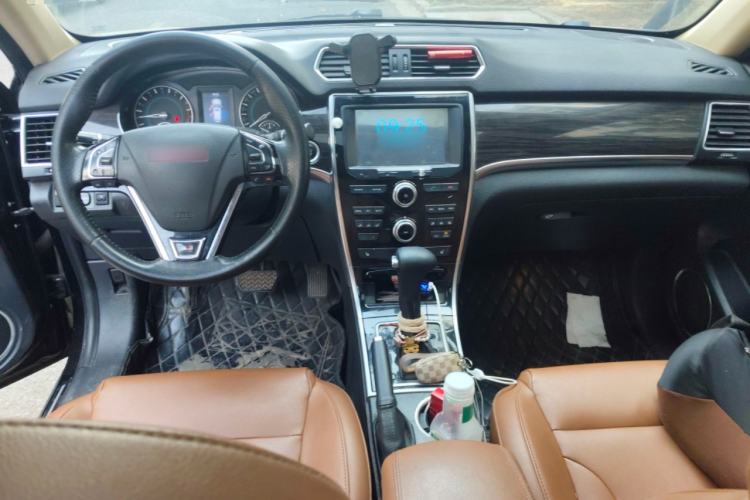 Used Haval H2 2015 1.5T Automatic Two-Wheel Drive Elite Edition Center Console