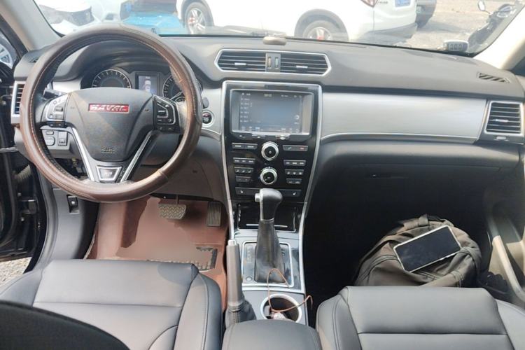 Used Haval H2 2015 1.5T Automatic Two-Wheel Drive Elite Edition Center Console