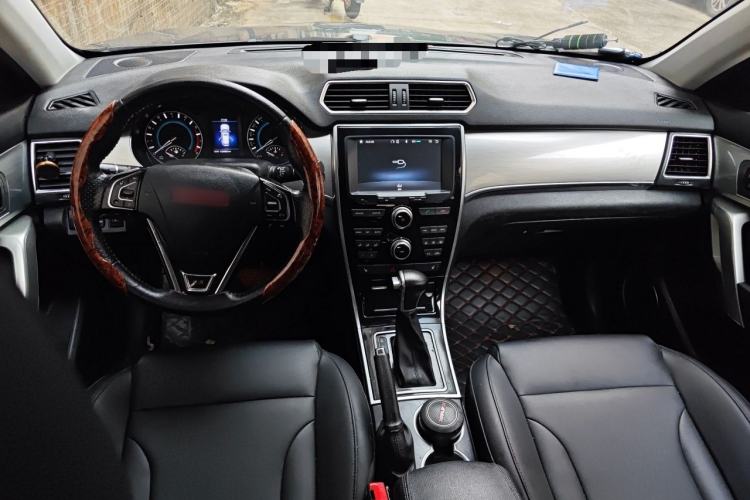 Used Haval H2 2015 1.5T Automatic Two-Wheel Drive Elite Edition Center Console