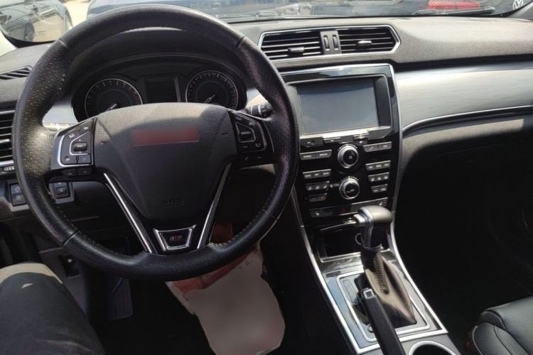 Used Haval H2 2015 1.5T Automatic Two-Wheel Drive Elite Edition Center Console