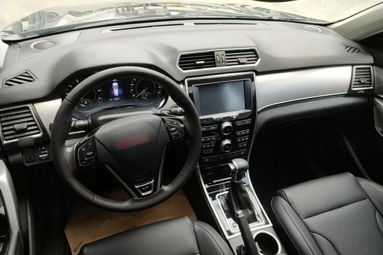 Used Haval H2 2015 1.5T Automatic Two-Wheel Drive Elite Edition Center Console