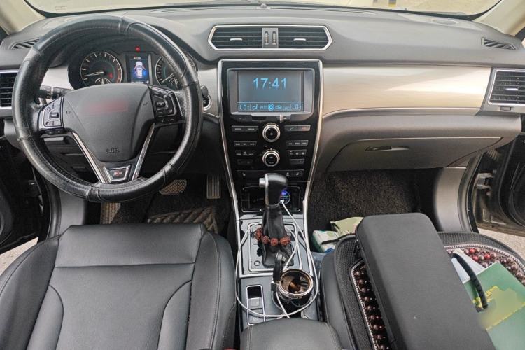 Used Haval H2 2015 1.5T Automatic Two-Wheel Drive Prestige Edition Center Console