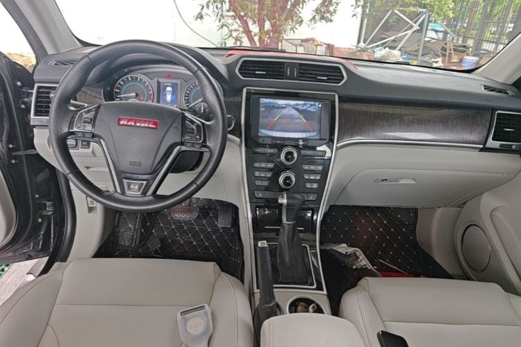 Used Haval H2 2015 1.5T Automatic Two-Wheel Drive Elite Edition Center Console
