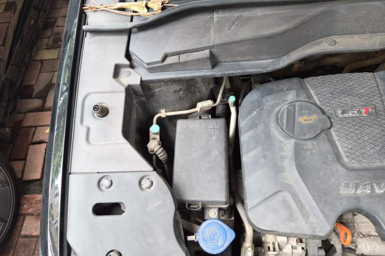 Used Haval H2 2015 1.5T Automatic Two-Wheel Drive Prestige Edition Engine Bay Right