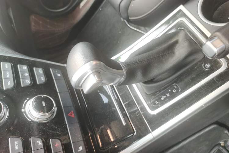 Used Haval H2 2015 1.5T Automatic Two-Wheel Drive Elite Edition Gear Lever