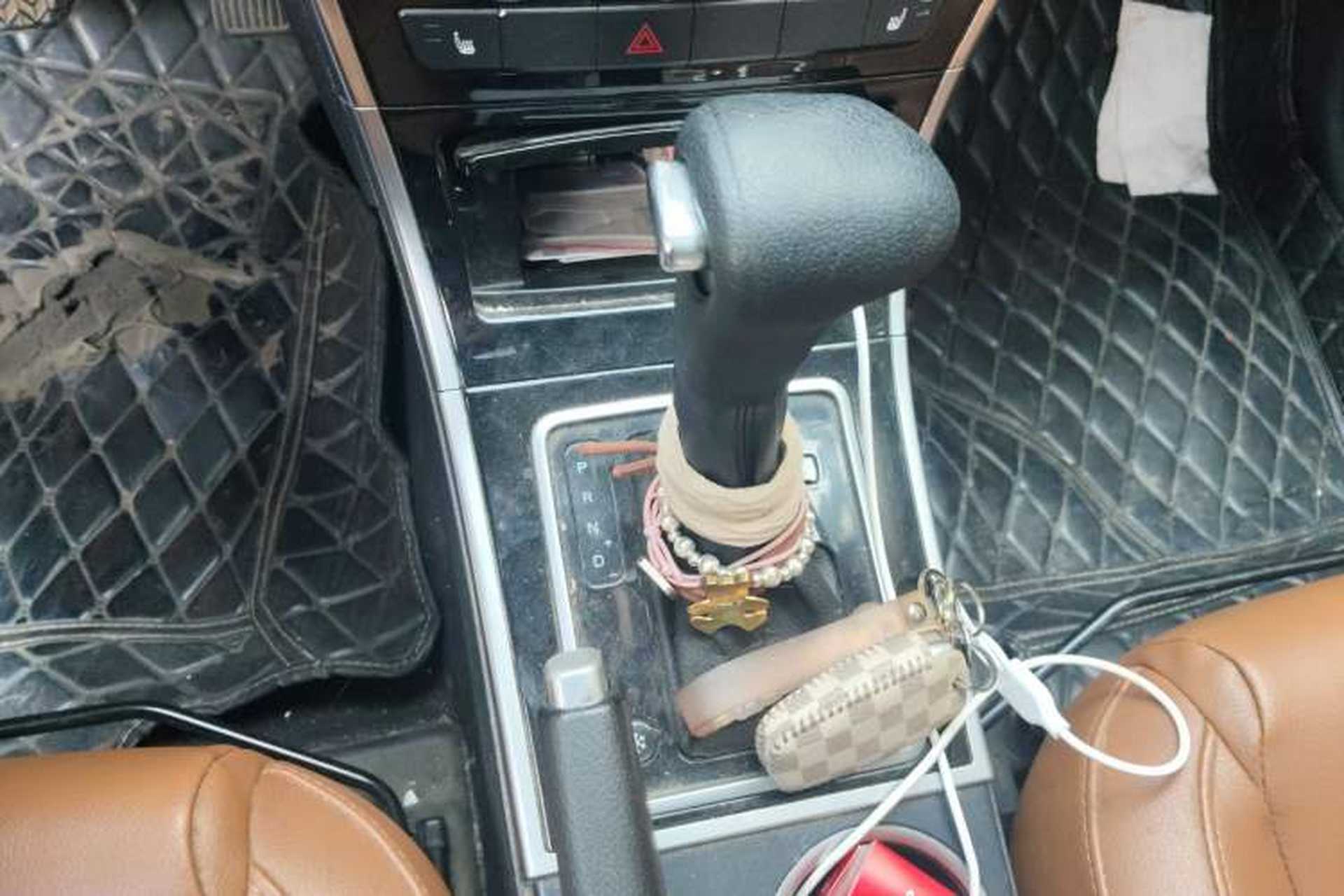 Used Haval H2 2015 1.5T Automatic Two-Wheel Drive Elite Edition Gear Lever