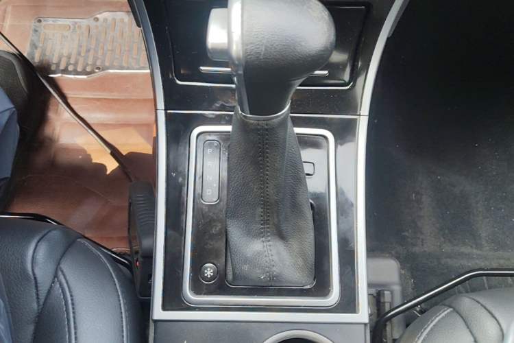 Used Haval H2 2015 1.5T Automatic Two-Wheel Drive Elite Edition Gear Lever