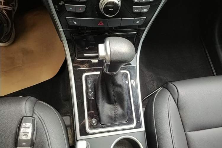 Used Haval H2 2015 1.5T Automatic Two-Wheel Drive Elite Edition Gear Lever