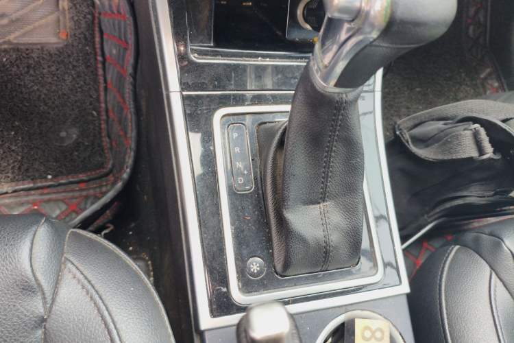 Used Haval H2 2015 1.5T Automatic Two-Wheel Drive Elite Edition Gear Lever