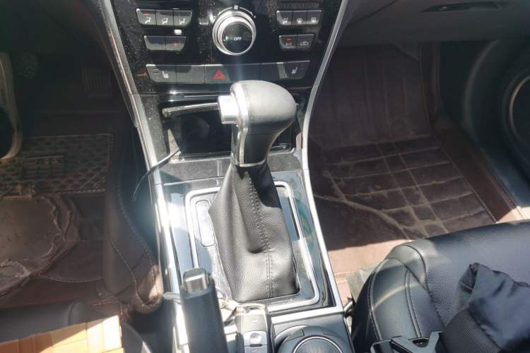 Used Haval H2 2015 1.5T Automatic Two-Wheel Drive Elite Edition Gear Lever