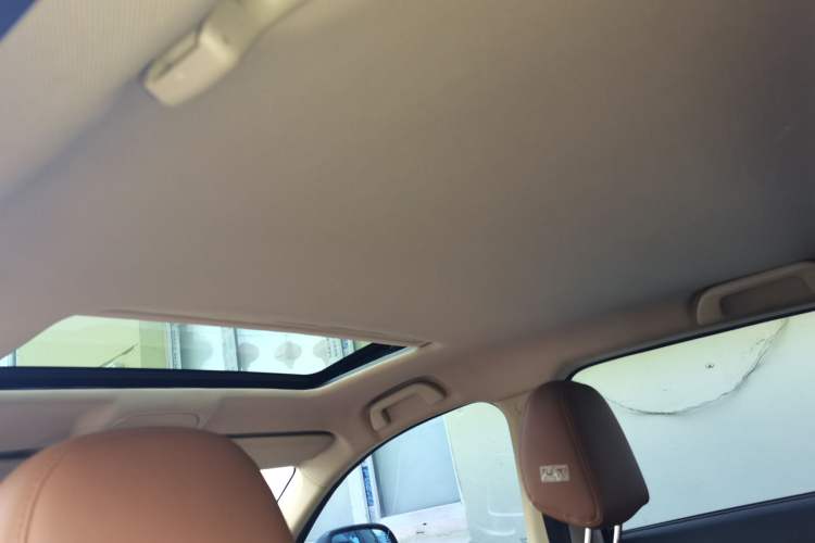 Used Haval H2 2015 1.5T Automatic Two-Wheel Drive Elite Edition Headliner