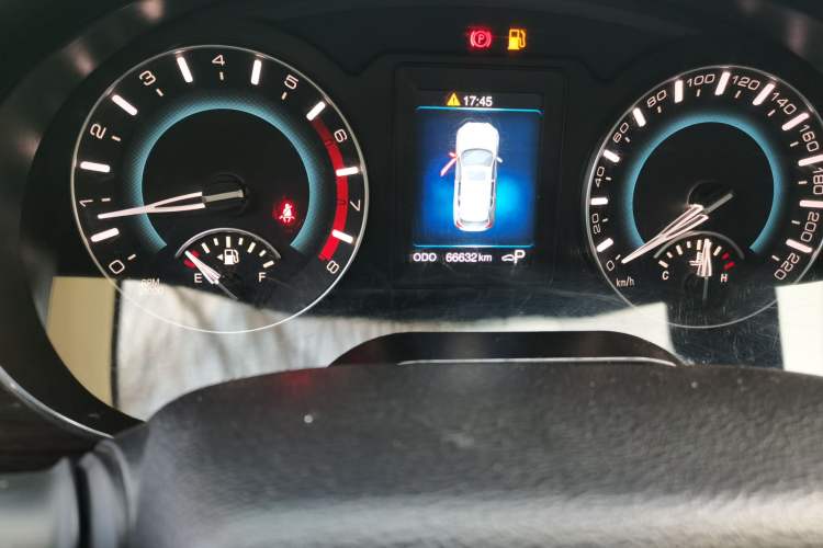 Used Haval H2 2015 1.5T Automatic Two-Wheel Drive Elite Edition Odometer Close Up