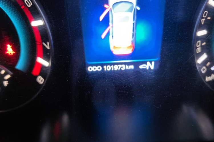 Used Haval H2 2015 1.5T Automatic Two-Wheel Drive Elite Edition Odometer Close Up