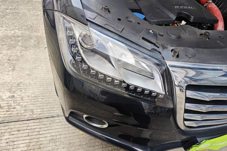 Used Haval H2 2015 1.5T Automatic Two-Wheel Drive Elite Edition Right Front Headlight