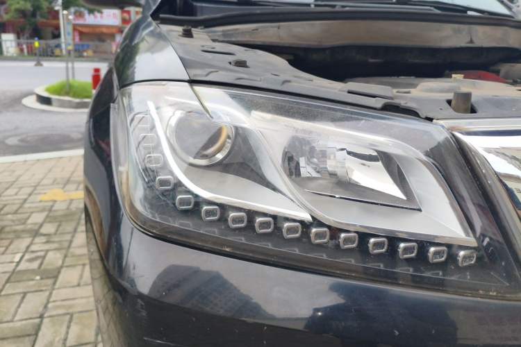 Used Haval H2 2015 1.5T Automatic Two-Wheel Drive Elite Edition Right Front Headlight