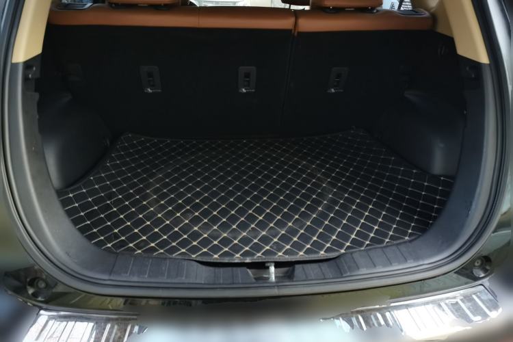 Used Haval H2 2015 1.5T Automatic Two-Wheel Drive Elite Edition Trunk