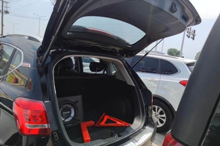 Used Haval H2 2015 1.5T Automatic Two-Wheel Drive Elite Edition Trunk