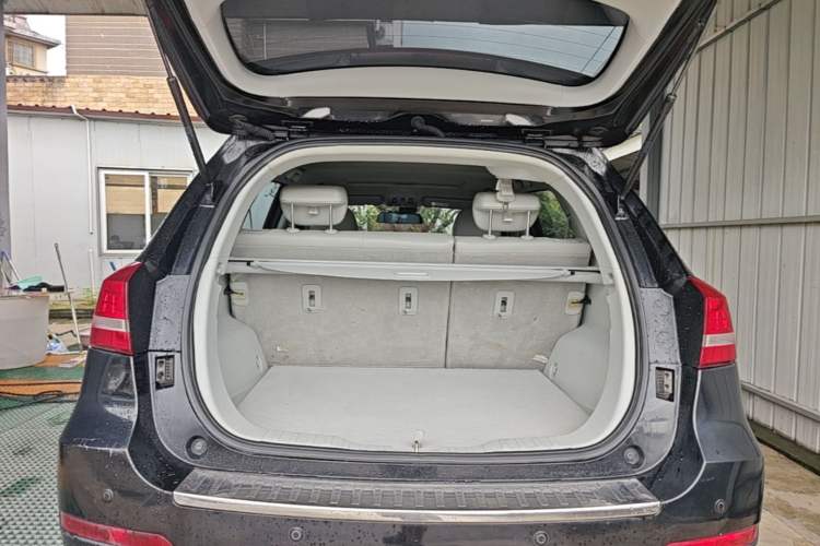 Used Haval H2 2015 1.5T Automatic Two-Wheel Drive Elite Edition Trunk