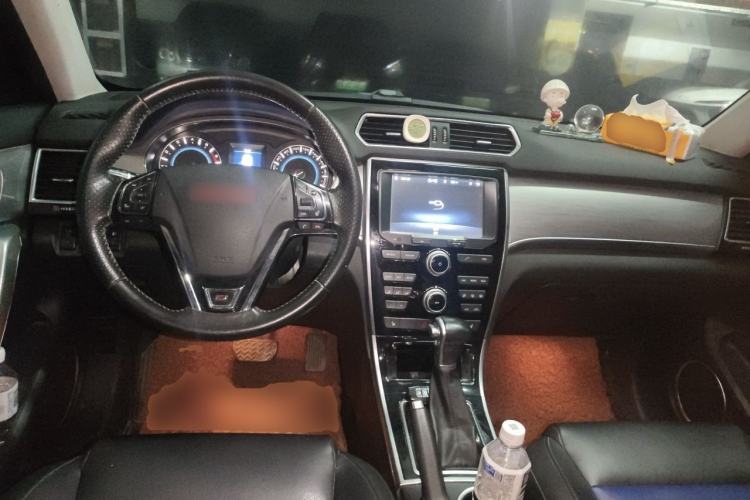 Used Haval H2 2015 1.5T Automatic Two-Wheel Drive Elite Edition Center Console