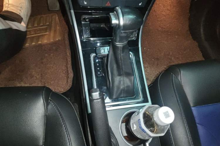 Used Haval H2 2015 1.5T Automatic Two-Wheel Drive Elite Edition Gear Lever